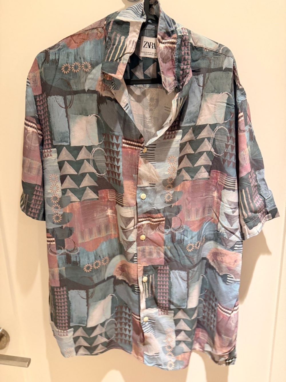 ZARA Men's Short Sleeve Button-Down Shirt in Teal, Pink & Gray Geometric Print